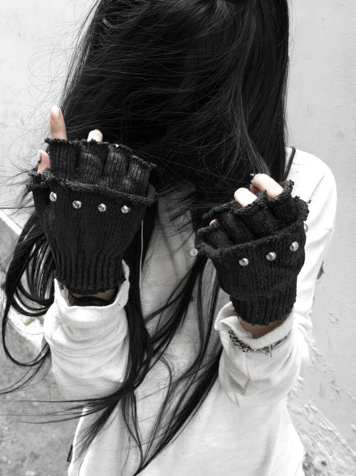X ✴︎ gloves
